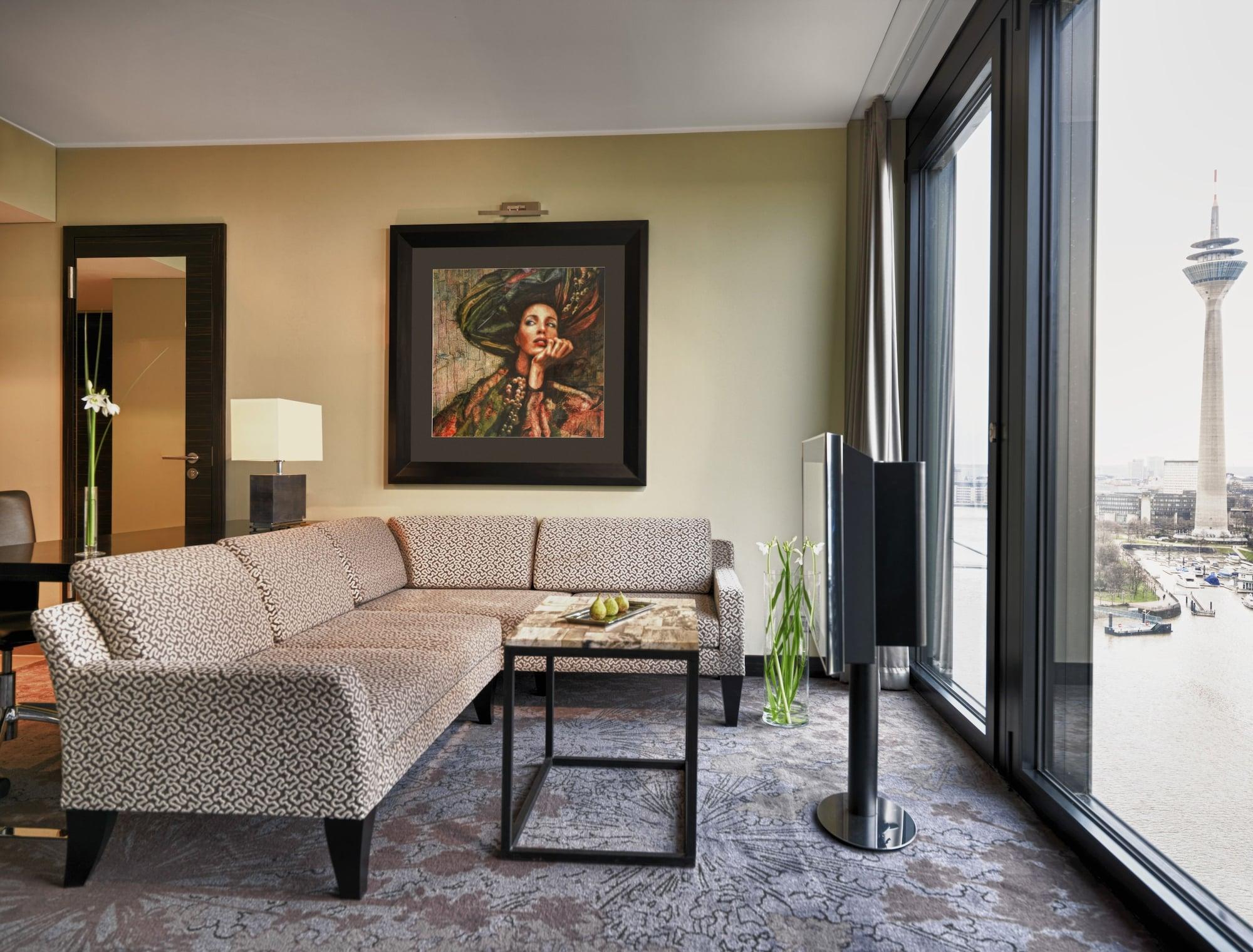 Hyatt Regency Dusseldorf Hotel Kültér fotó A suite at the InterContinental Berlin