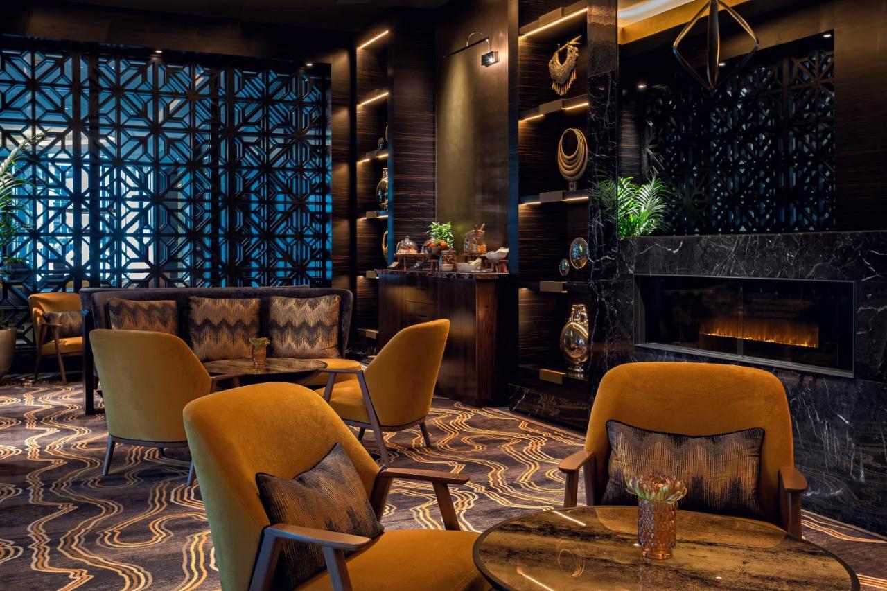 Hyatt Regency Dusseldorf Hotel Kültér fotó The Lounge at the airport
