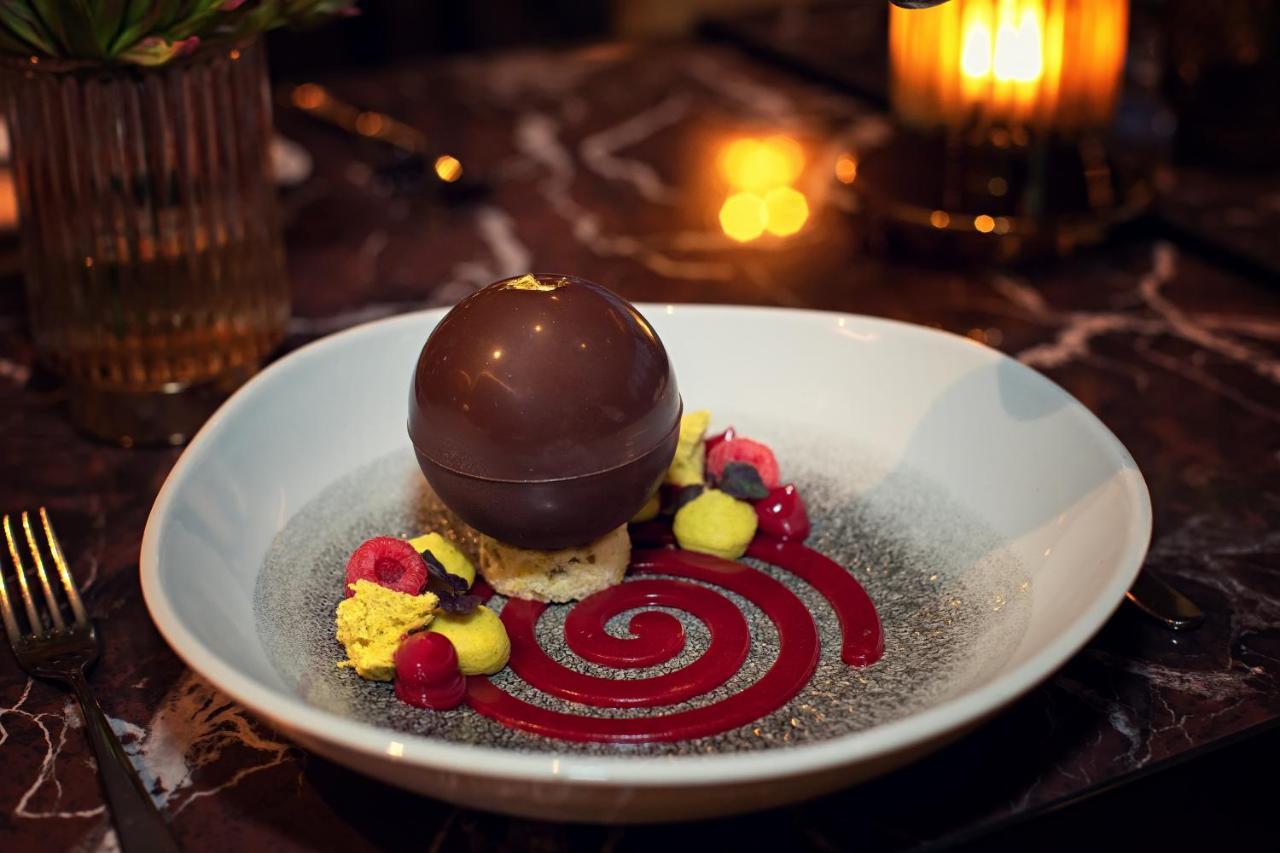 Hyatt Regency Dusseldorf Hotel Kültér fotó A chocolate bombe