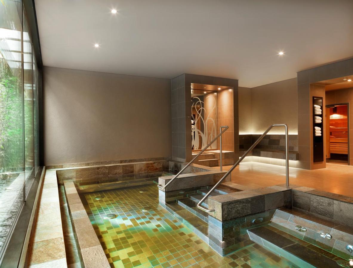 Hyatt Regency Dusseldorf Hotel Kültér fotó A modern onsen in Tokyo