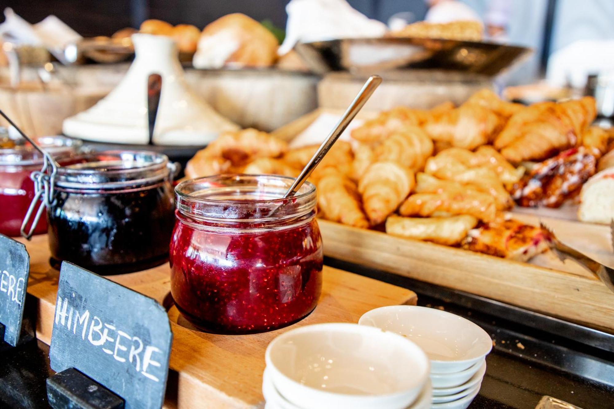 Hyatt Regency Dusseldorf Hotel Kültér fotó A jar of fig jam