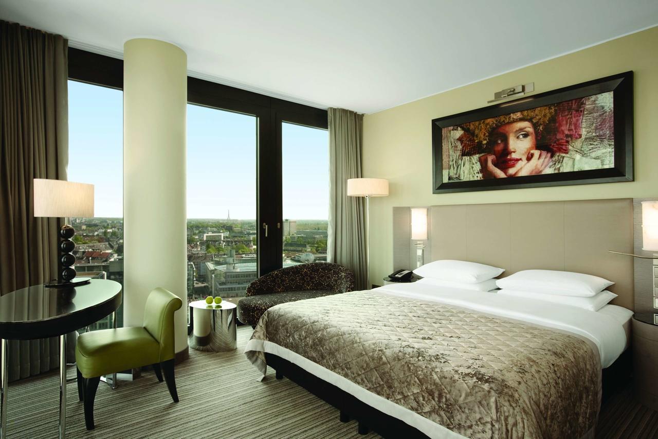 Hyatt Regency Dusseldorf Hotel Kültér fotó A room at the hotel